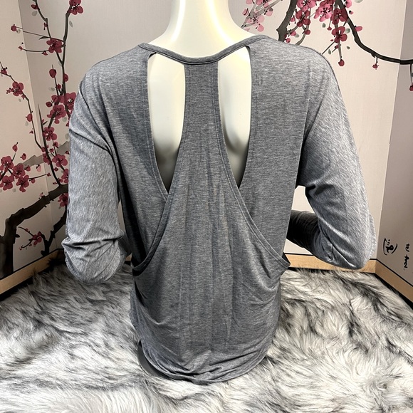 GapFit BREATHE Gray Active Top Tee - Picture 4 of 5